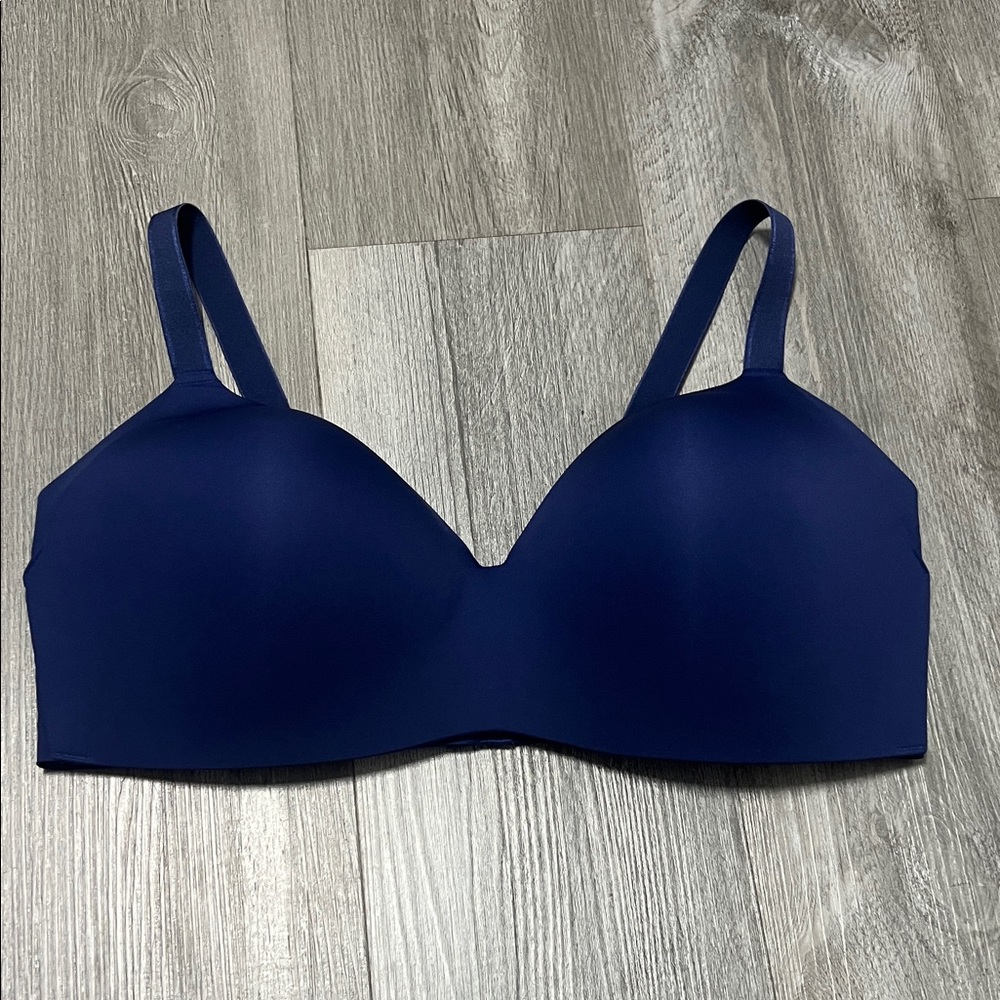 Knix wireless and seamless Navy t-shirt bra/ size 42E